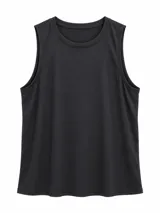 Musculosa deportiva de color negro, con cuello redondo y diseño sin mangas, de corte holgado.