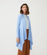 Cardigan largo de punto texturizado color ladrillo, con abertura frontal y terminación en puntas.