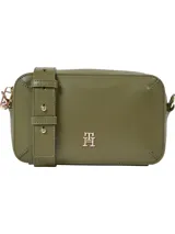 Cartera bandolera verde militar de poliuretano con correa ajustable extraíble, cierre de cremallera, bolsillo interior con cremallera e insignia metálica del monograma TH en la parte delantera.