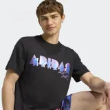 Remera negra de corte clásico con estampado del logo de Adidas con siluetas de ositos de peluche y la firma de Jeremy Scott en azul y violeta.