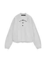 Sweater de punto gris con cuello polo y cierre frontal parcial de tres botones. Presenta mangas largas con puños acanalados y un diseño de calce regular.