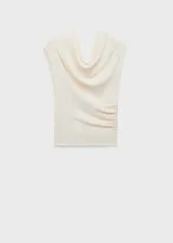 Top blanco con cuello drapeado asimétrico, manga corta y diseño entallado.