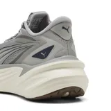 Championes de running Puma Maxima Pro, color gris con detalles en azul marino y entresuela de plataforma color crema con tecnología PROFOAM.