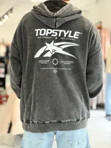 Canguro oversize gris con efecto acid wash, capucha y gran estampado blanco en la espalda con tipografía y estrella estilizada.