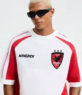Camisa de punto para hombre de manga corta, diseño bicolor en blanco y rojo, con estampado lettering "Maverick" en el pecho y escudo deportivo de Osaka.