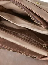 Morral Hush Puppies modelo Cross Alex II de cuero marrón, con solapa frontal, cierre magnético y correa ajustable para el hombro.