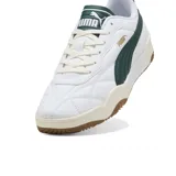 Championes Puma modelo Tifosi, de diseño urbano con capellada en color negro, detalle de franja lateral blanca y suela de goma en tonos marrón y crema.