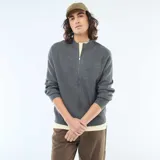 Campera de punto gris con cierre frontal completo, cuello redondo y puños acanalados.