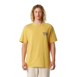 Remera de algodón color mostaza con cuello redondo, manga corta y estampa pequeña en el pecho con el logo de la marca.