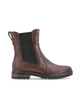 Botín de cuero color chocolate, con elásticos laterales negros, caña media y suela de goma. Diseñado en colaboración con Relaxshoe.