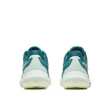 Championes de trail running Merrell modelo Antora 4, color verde azulado con suela blanca y detalles en tonos claros. Diseño de malla transpirable con refuerzos de TPU y cordones tono sobre tono.
