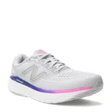 Championes de running New Balance modelo Evoz con tecnología Fresh Foam. Diseño en color gris claro con detalles en violeta y fucsia en la entresuela y logo de la marca.