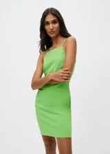Vestido corto entallado de tejido de canalé, con cuello halter y tirantes finos.