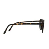 Lentes de sol Izipizi modelo #D Sun con armazón redondo de diseño carey, patillas flexibles con bisagras de muelle y cristales oscuros con protección UV categoría 3.