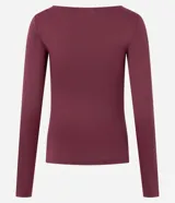 Blusa de manga larga color bordó de Cortelle, confeccionada en poliamida con escote bote y diseño regular.