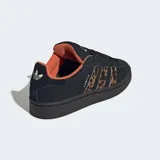 Championes Adidas Campus 00s negros con exterior de pelo de poni con estampado de leopardo y detalles en naranja.