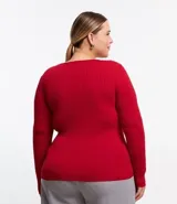 Blusa negra de punto liviano con textura acanalada, escote en pico y mangas largas.