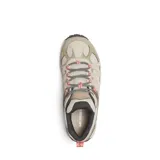 Zapatillas de senderismo Merrell Accentor 3 para mujer, color beige con detalles en marrón y rosa. Fabricadas con empeine de ante y malla transpirable, cordones y refuerzos reciclados, puntera de goma protectora y suela de goma adherente.