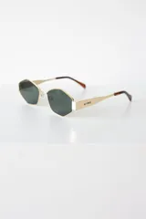 Lentes de sol con armazón y patillas metálicas doradas, diseño de forma geométrica hexagonal y cristales oscuros con protección UV400.