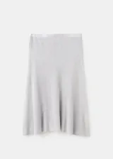 Falda midi evasé de tejido de punto fino color gris, con diseño semitransparente, tiro medio y sin cierre.