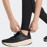 Calza deportiva New Balance Define High Rise Legging 25, color negro, de tiro alto y confeccionada con tecnología NB DRY para secado rápido.