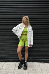 Calza ciclista verde lima de lycra con textura.