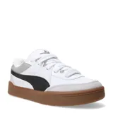 Championes urbanos Puma modelo Park Life Style SK8, con diseño de corte bajo. Presentan una base blanca con detalles en negro, gris y una suela de goma color caramelo. Confeccionados con materiales sintéticos y refuerzos de gamuza en la puntera.