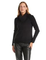 Buzo de punto color negro con cuello volcado, mangas largas y diseño de textura combinada. Presenta una costura central vertical en el frente, ruedo con tajos laterales y un largo de espalda ligeramente mayor al delantero.