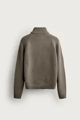 Chaqueta de punto relaxed fit de mezcla de algodón, con efecto lavado, cuello subido y cierre frontal con cremallera.