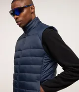 Chaleco puffer deportivo Get Over para hombre, de color negro con cuello alto, diseño acolchado de gajos y cierre frontal con cremallera.