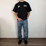 Remera negra de corte boxy con estampa en la espalda que presenta un círculo formado por estrellas blancas y el texto CNPT. DRIFT VCP en la parte inferior.