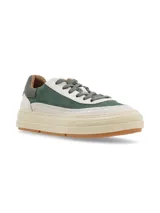 Championes de diseño urbano con combinación de texturas y colores en tonos verde, crudo y marrón. Presentan cordones al tono, suela de plataforma de goma en color crema y detalle de cuero en el talón.