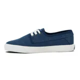 Zapatillas Quiksilver modelo New Port para hombre, color azul marino de efecto denim, con cordones blancos, suela de goma blanca y etiqueta roja con el logo de la marca en el lateral.