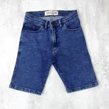 Bermuda de jeans skinny color azul.