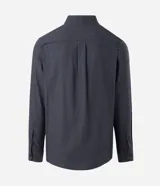 Camisa de manga larga con cuello inglés y cierre frontal de botones, confeccionada en tricolina de algodón color beige.