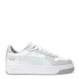 Championes urbanos Puma modelo Carina Street, color negro con suela de plataforma blanca. Presentan diseño de cuero sintético con cordones al tono y logo de la marca en color cobre en el lateral.