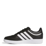 Championes Adidas Hoops 4.0 de diseño urbano inspirado en el básquet, confeccionados en cuero sintético negro con las icónicas tres tiras laterales en blanco y suela de goma blanca.