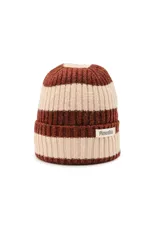 Gorro de lana tejido en punto canalé con diseño de rayas horizontales en color bordó y beige. Presenta un doblez en el borde inferior y una etiqueta textil con el logo de la marca en el frente.