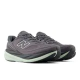 Championes New Balance modelo 1080v15, color gris oscuro con suela verde menta y detalles en tono claro. Cuentan con capellada de malla transpirable, tecnología de amortiguación Infinion en la mediasuela y el logo de la marca en los laterales.