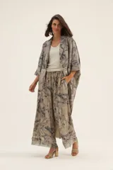 Pantalón palazzo de viscosa con estampado marmolado en tonos beige y azul.