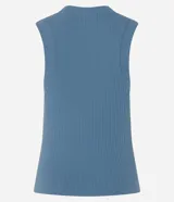 Musculosa de rib en color celeste, con cuello redondo y textura acanalada, de corte ajustado al cuerpo.