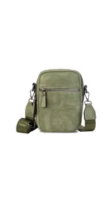 Bandolera morral color verde militar, con cierre metálico principal y cierre frontal. Cuenta con correa de galón gruesa y ajustable.