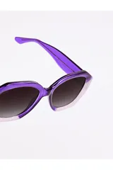 Lentes de sol Tiwi modelo Vega, con montura geométrica bicolor púrpura y lila, y cristales degradados color borgoña.