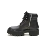 Bota de caña media Caterpillar, modelo Colorado Max, confeccionada en cuero negro con suela de plataforma dentada de goma. Presenta cierre con cordones, cuello acolchado y logo de la marca en el lateral y la lengüeta.