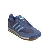 Championes Adidas modelo SL 72 RS, de diseño retro en tonos azules. Presentan una combinación de gamuza y material textil, con las icónicas tres tiras laterales en celeste y blanco, y suela de goma con relieve.