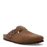 Zueco de mujer Freeway, confeccionado en gamuza color taupe, con diseño de punta cerrada, hebilla metálica ajustable en el empeine, plantilla de corcho y suela de goma antideslizante.