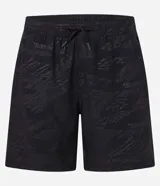 Bermuda deportiva de hombre color marrón, con cintura elástica ajustable mediante lazo y estampa heat print. Confeccionada en tejido de poliéster de secado rápido, diseñada para brindar comodidad y libertad de movimiento durante la actividad física.