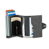 Billetera compacta de cuero genuino marca Baleine, modelo Double Kansas Space, en color gris. Cuenta con doble compartimento de aluminio para tarjetas con sistema de deslizamiento, espacio para billetes y protección RFID. Posee cierre lateral con broche a presión y logo grabado.