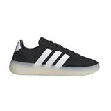 Championes Adidas Bareeda Decode negros con las tres tiras blancas y suela color crema.