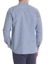 Camisa de manga larga de algodón y lana, modelo Wool de RKF, con diseño a cuadros en tonos azul marino, blanco y negro. Cuenta con cuello italiano, cierre frontal con botones y un bolsillo en el pecho con el logo bordado.